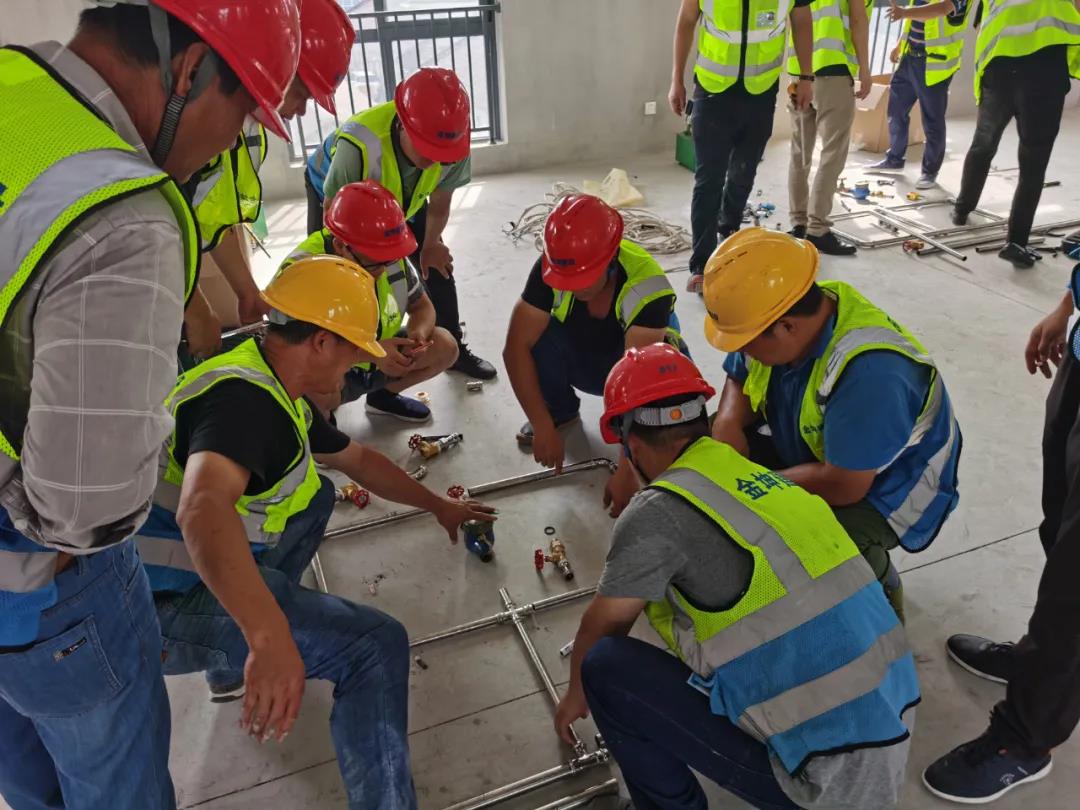 ����ˮ��ˮ��ѧУ�����彲������Z6������ʱʩ��װ����ѵ�˶�Բ����Ļ